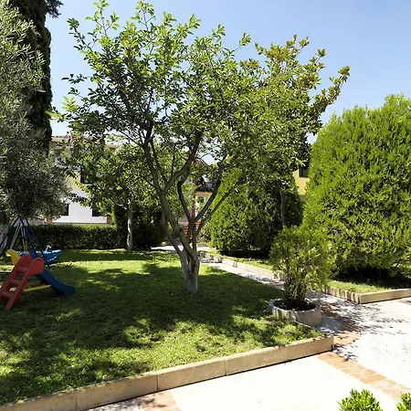 شقة فندقية Elia 4*